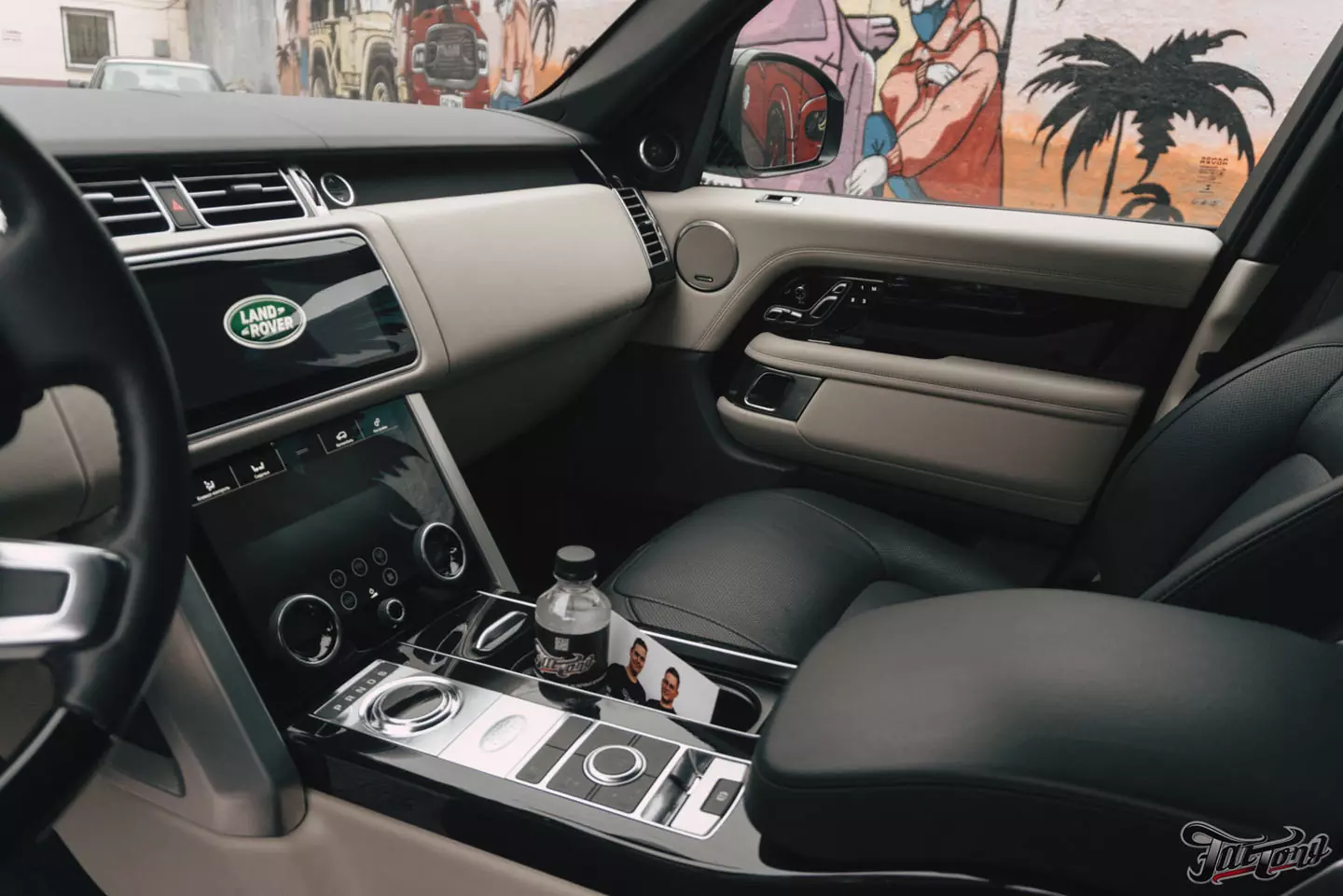 Химчистка и ремонт кожи в салоне Range Rover